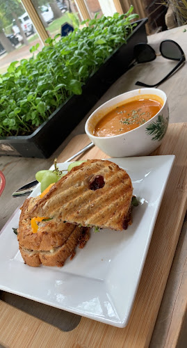 Comentarii opinii despre Wildflowers Bistro & Boutique