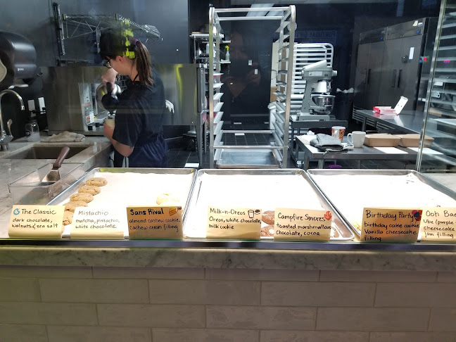 Comentarii opinii despre The Night Baker - College