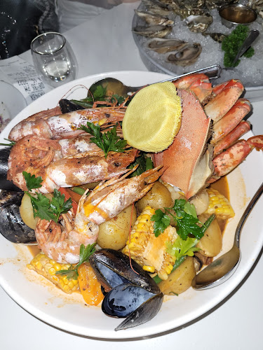 Fanny Bay Oyster Bar & Shellfish Market - Hospitality and gastronomy