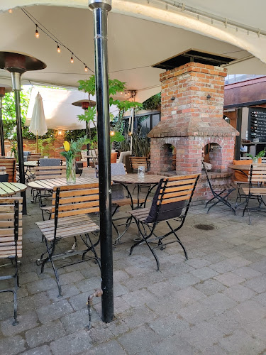 Moxies Victoria Restaurant