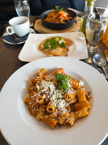 Opinii despre La Vecchia Restaurant Uptown în Toronto - Hospitality and gastronomy