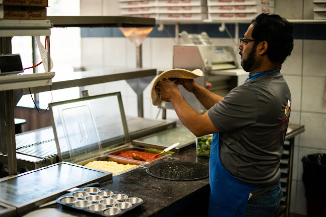 Opinii despre Four Brothers Pizza în Mississauga - Hospitality and gastronomy