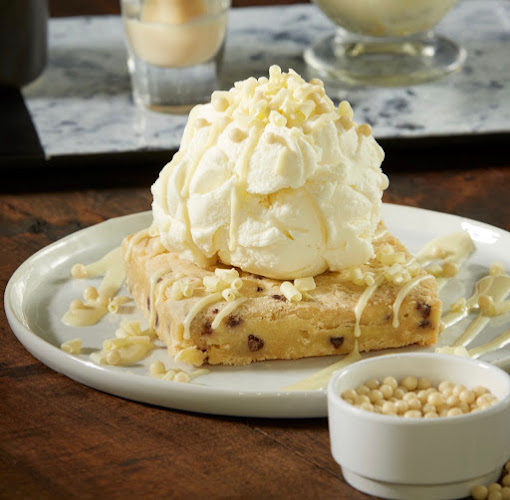 933 17 Ave SW #100, Calgary, AB T2T 5R6