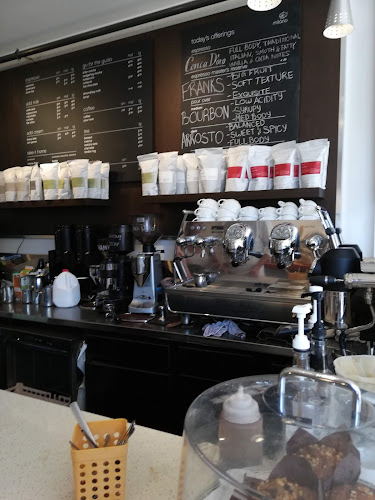 Opinii despre Milano Espresso Bar Denman Street în Vancouver - Hospitality and gastronomy