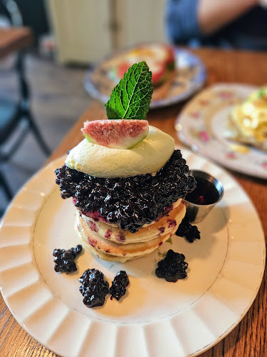 749 Bank St, Ottawa, ON K1S 3V3