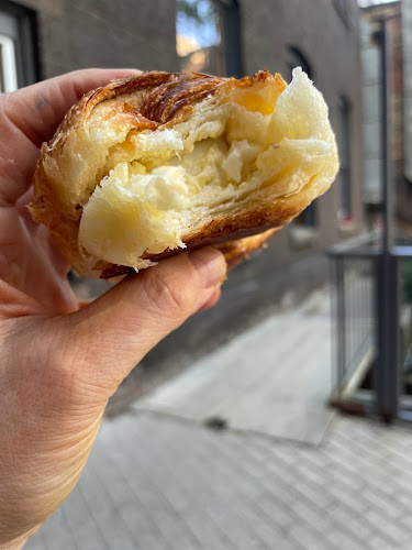 401 Richmond St W Suite 135, Toronto, ON M5V 3A8