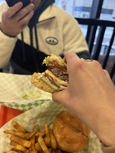 714 Gladstone Ave, Ottawa, ON K1R 6X3