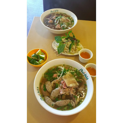 Delicious Pho Restaurant 10725 98 St NW (China Town) - Hospitality and gastronomy