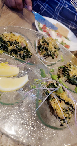 Perla Oyster Bar & Grill - Hospitality and gastronomy