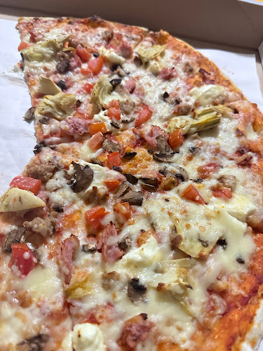 Goldies Pizza - Hospitality and gastronomy