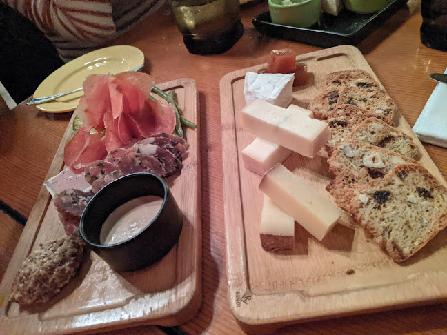 944 Fort St, Victoria, BC V8V 3K2