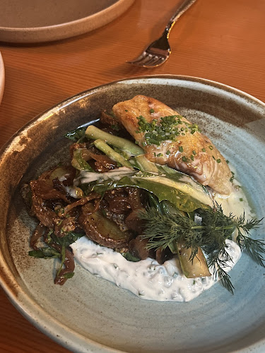 944 Fort St, Victoria, BC V8V 3K2