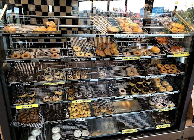 Robin's Donuts - Hospitality and gastronomy