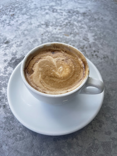 Opinii despre Milano Espresso Bar Denman Street în Vancouver - Hospitality and gastronomy