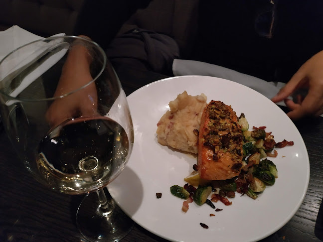 15 Huntmar Dr, Ottawa, ON K2S 0P6