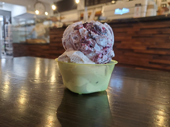 Fior Di Latte Cafe, Bakery & Gelato