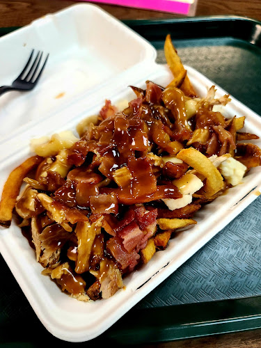 Opinii despre Gregan's Fried Chicken & Poutines în Grande Prairie - Hospitality and gastronomy