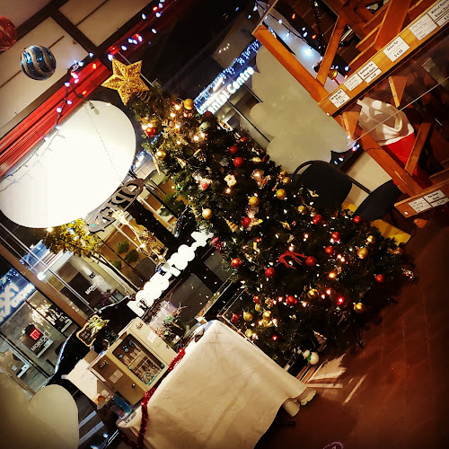 126 14th St E, North Vancouver, BC V7L 0E6