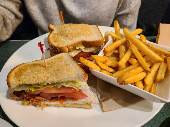 Ricky's All Day Grill - Walnut Grove - Hospitality and gastronomy