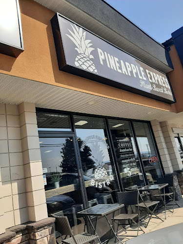 Pineapple Express Smoothie Bar & Bistro - Hospitality and gastronomy