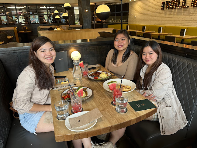 Moxies Calgary Downtown Restaurant - Calgary