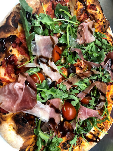 Comentarii opinii despre Corner Bar and Grill