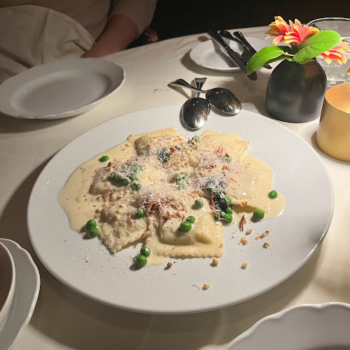 Opinii despre Bacchus Restaurant & Lounge în Vancouver - Hospitality and gastronomy