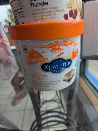 Opinii despre Kawartha Dairy Peterborough în Peterborough - Hospitality and gastronomy
