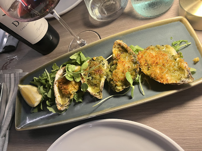 Perla Oyster Bar & Grill