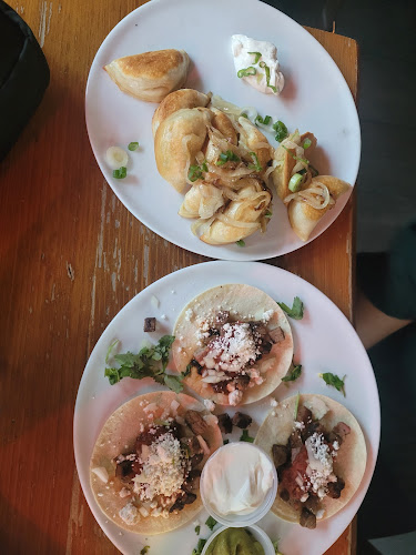 232 Queen St W, Toronto, ON M5V 1Z6