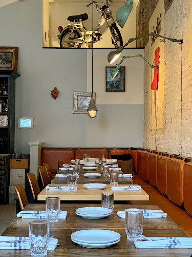 2 W Cordova St, Vancouver, BC V6B 1C9