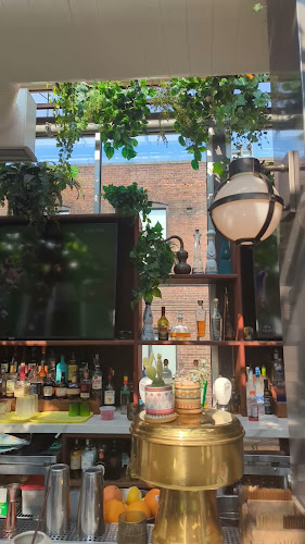 485 King St W, Toronto, ON M5V 1K4