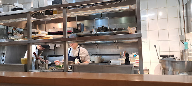 1 Richmond St W, Toronto, ON M5H 3W4