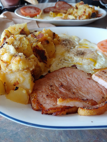 6445 Airport Rd, Mississauga, ON L4V 1E4