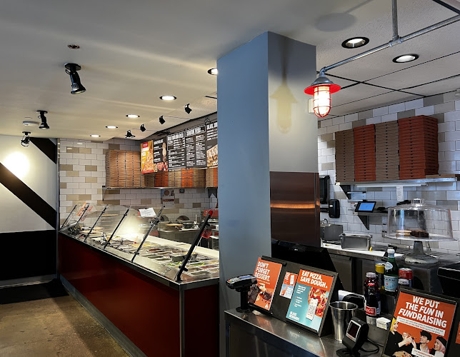 Blaze Pizza - Hospitality and gastronomy