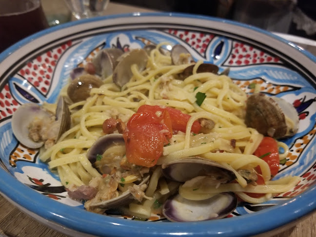 Perla Oyster Bar & Grill - Hospitality and gastronomy