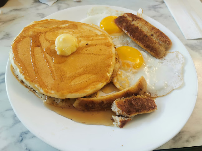 2176 W Broadway, Vancouver, BC V6K 2C8