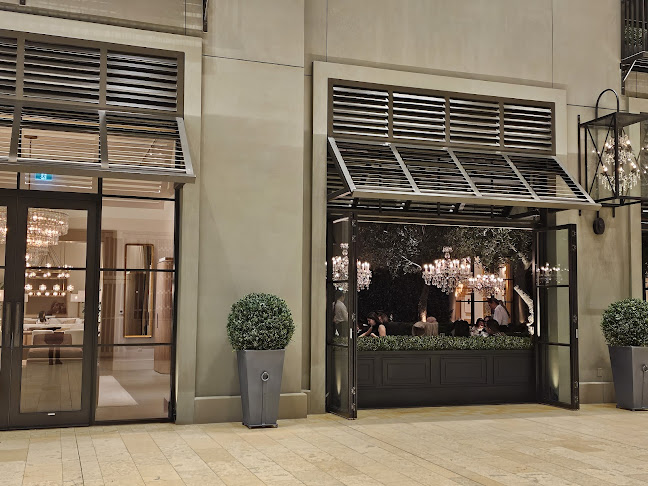 Comentarii opinii despre RH Courtyard Restaurant at RH Toronto