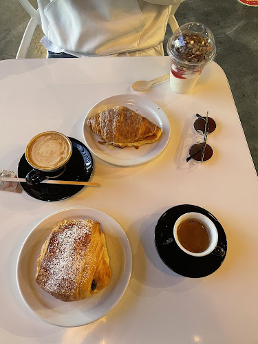 Opinii despre Kafka’s Coffee Roasting and Bakery în Vancouver - Hospitality and gastronomy