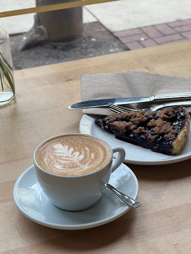 2 W Cordova St, Vancouver, BC V6B 1C9