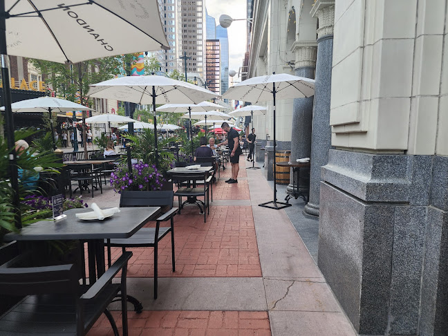 200 8 Ave SW, Calgary, AB T2P 1B5