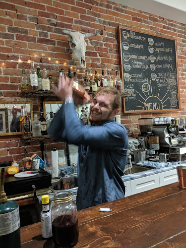 Comentarii opinii despre Bourbon & Bean Handshake Society