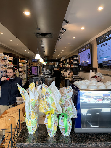 2027 Lonsdale Ave, North Vancouver, BC V7M 2K4