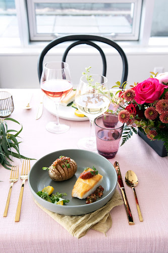 1461 Benvenuto Ave, Victoria, BC V8M 1J5