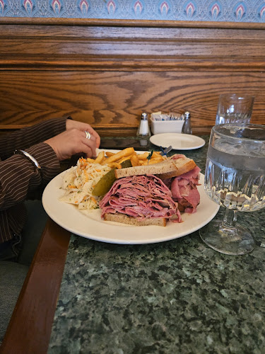 Peter's on Eglinton Restaurant - Mississauga