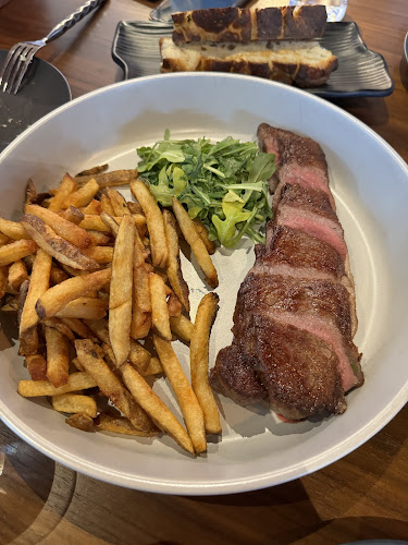 195 Christina St N, Sarnia, ON N7T 5S3