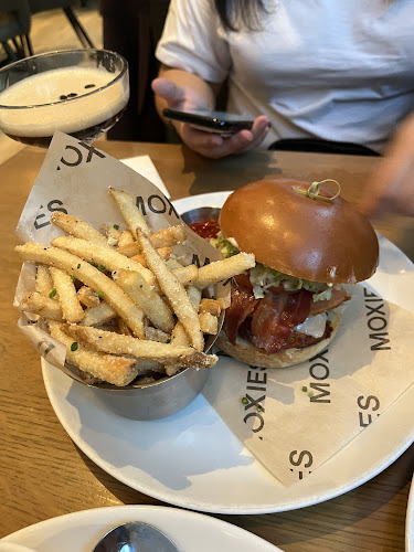 Opinii despre Moxies Toronto Downtown Restaurant în Toronto - Hospitality and gastronomy