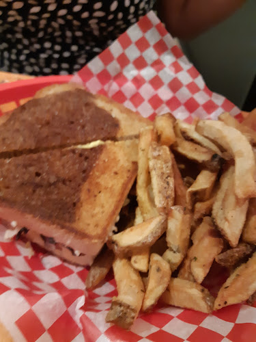 Opinii despre The Crazy Canuck Kitchener în Kitchener - Hospitality and gastronomy