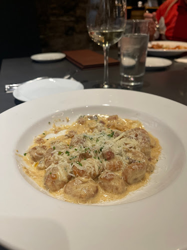 1530 Stone Church Rd E, Hamilton, ON L8W 3P9