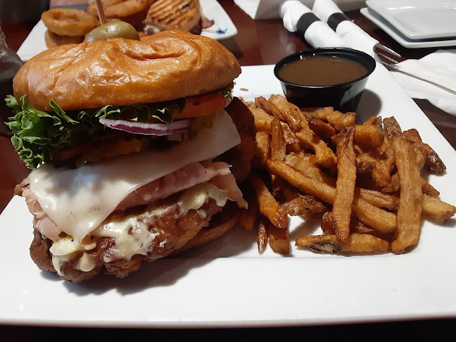 The Lion's Den Pub - Hospitality and gastronomy